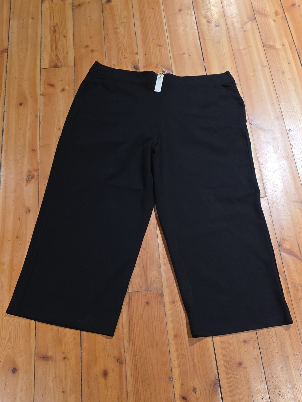Max Studio Black Wide-Leg Capris